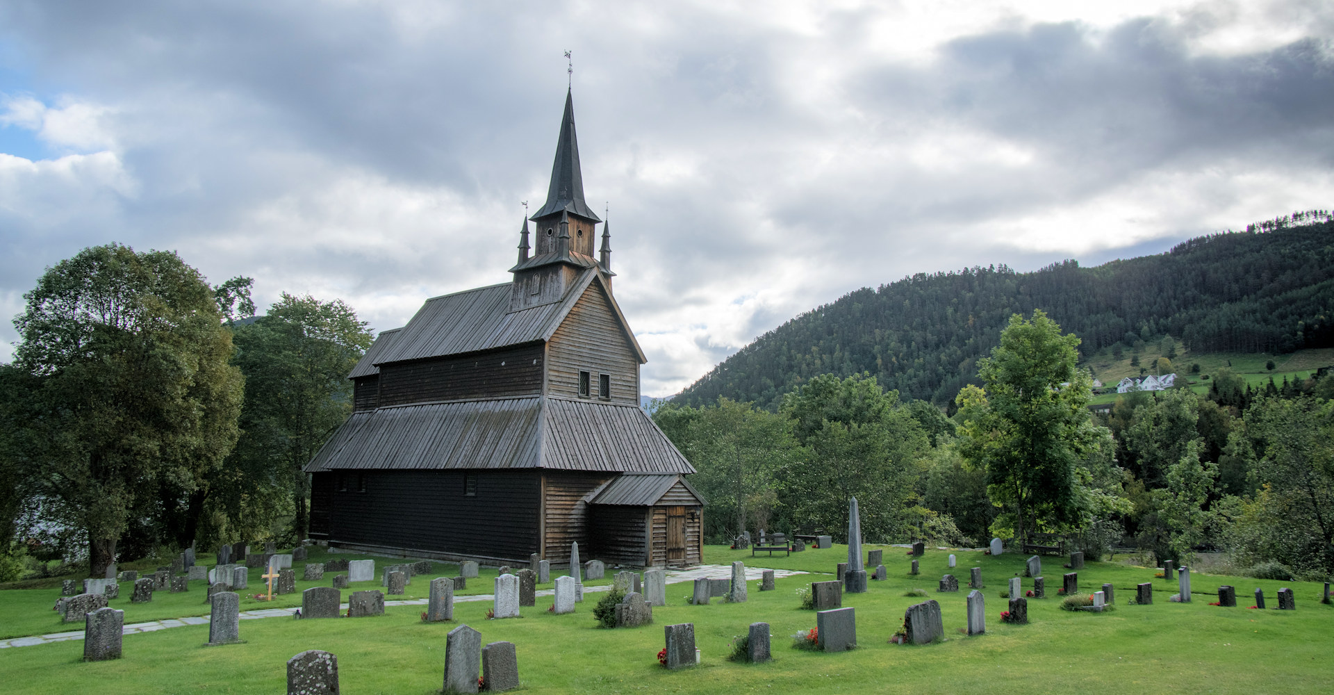 002 Kaupanger stavkirke - Foto Bjørn Erik Pedersen.jpg