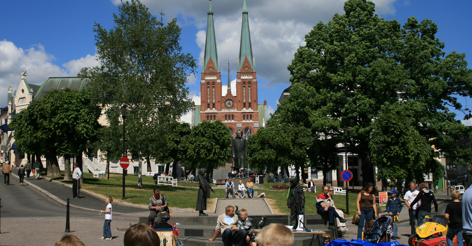 007 litt av torget og ibsen parken-foto Geir Johansen.jpg