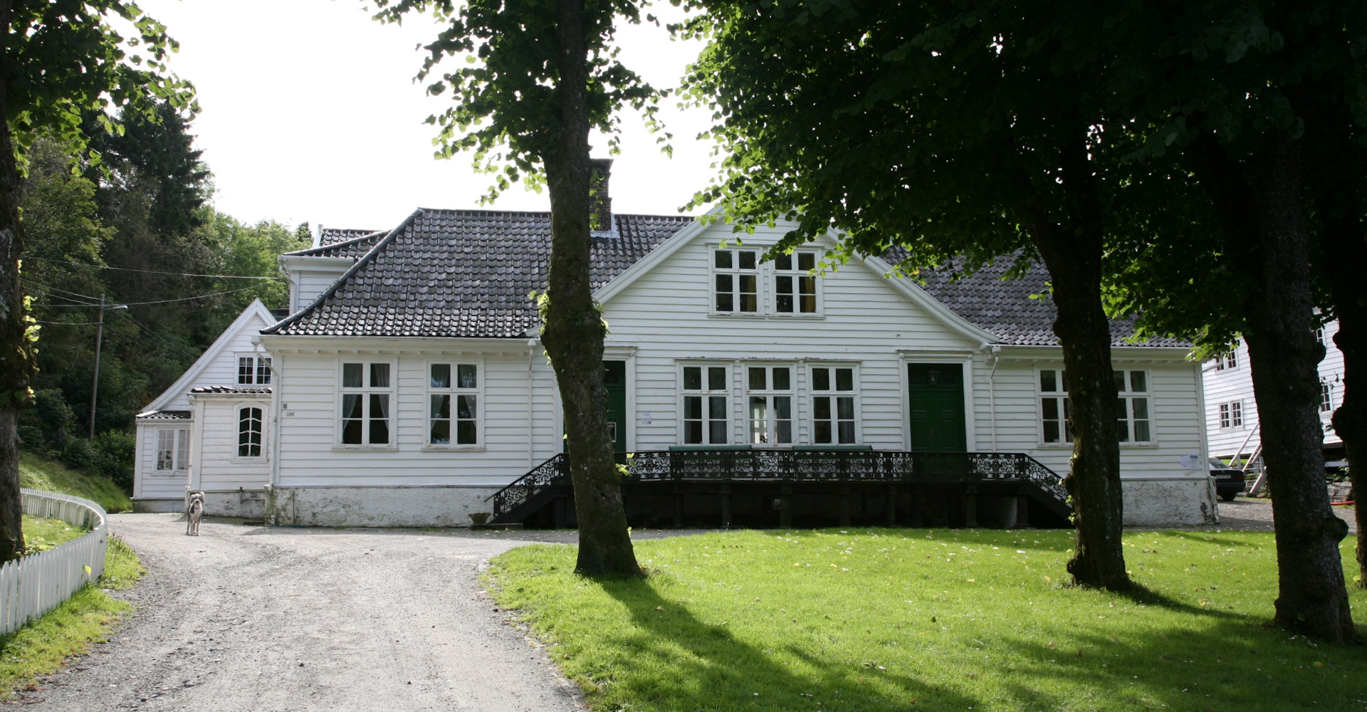 Alvøen papirfabrikk - alvøen hovedbygning-1920x1000- bergen- foto Nina No.jpg