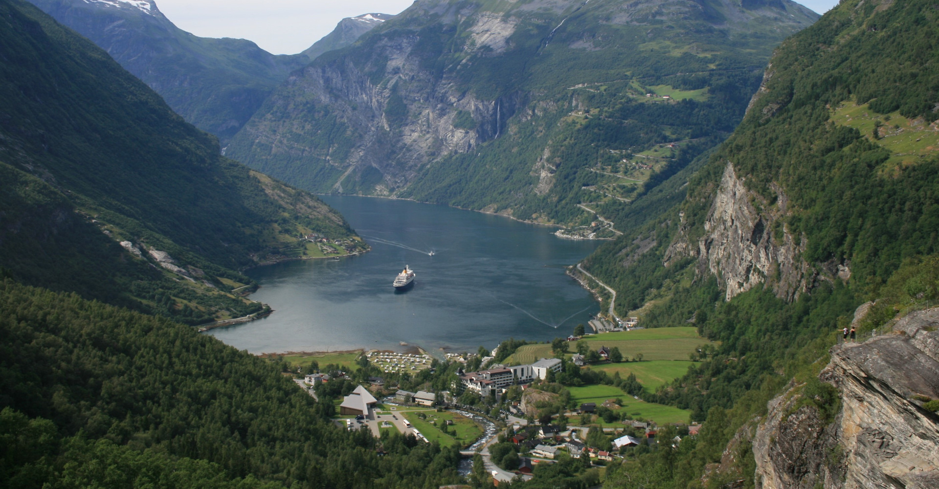 001 Geiranger og fjorden-foto Geir Johansen.jpg