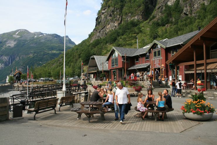 Idyllisk nede ved sentrum og havnen-foto Geir Johansen.jpg