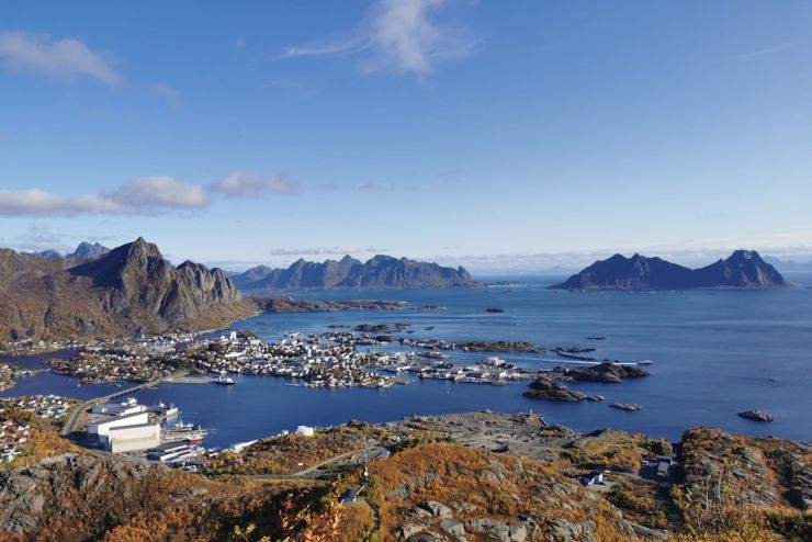 Svolvaer_sett_fra_Tjeldbergtinden_-_foto_Maria_Marlen_F_Johansen.jpg