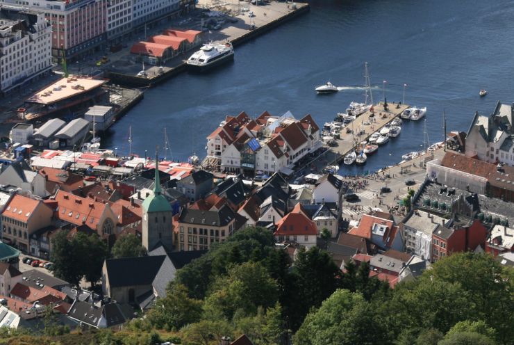 Fisketorget og sentrum sett fra Fløia- foto Geir Johansen.jpg