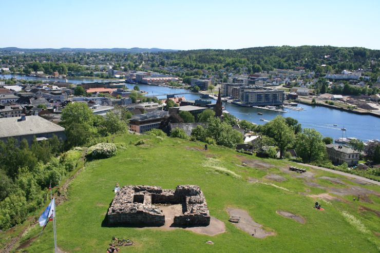 mot sentrum og kaipromenaden fra Slotsfjellstårnet-foto Geir Johansen.jpg